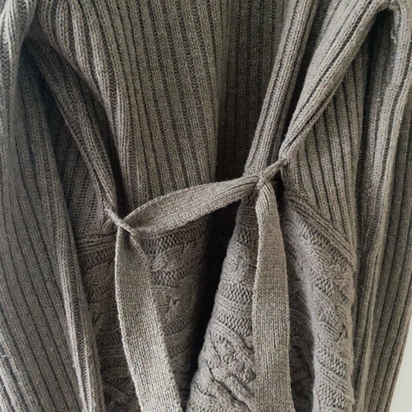 BCBG chunky belted sweater size M - Picture 6 of 7